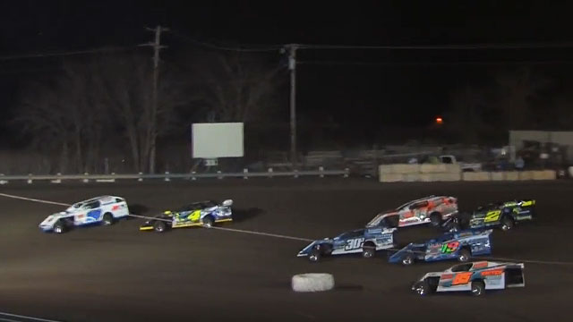 HEAT OF THE NIGHT: USMTS Casey's Cup Series @ Heart O' Texas Speedway 2/18/16